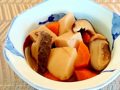 里芋と高野豆腐と干し椎茸の煮物